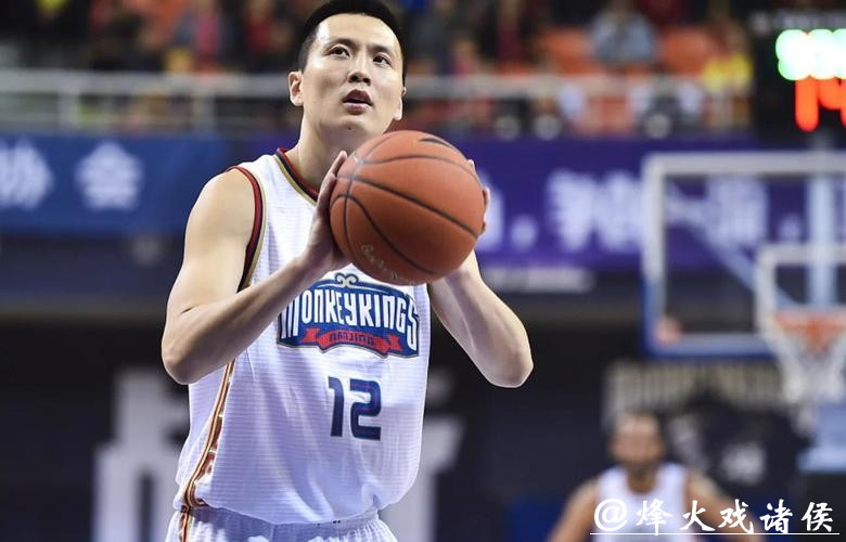 上海男篮取得两连胜！转型教练后，卢伟的理念为何变了？