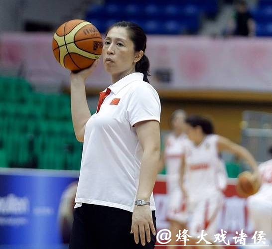 郑薇场边督战亲自登场，广东女篮16分优势再取六连胜